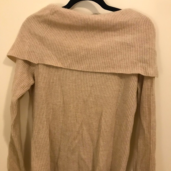 Cashmere Lark & Ro tan cowl-neck sweater - Picture 3 of 4